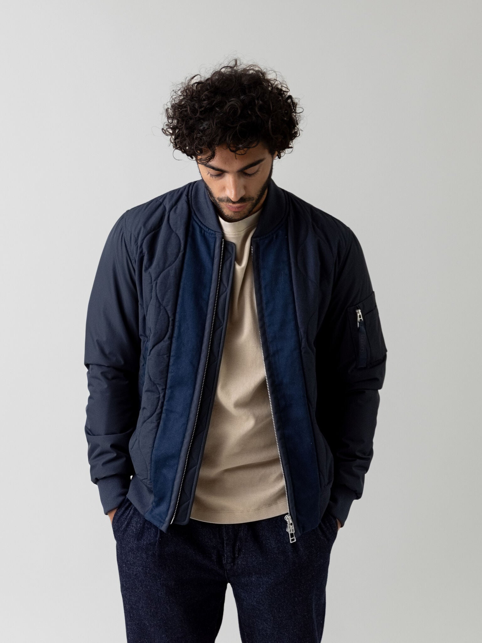 Modelshot / Navy / Detail